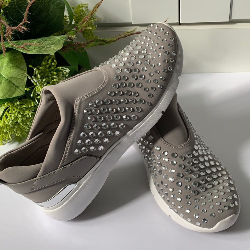 🔥🔥🔥Michael Kors embellished sneakers size 7 US🔥🔥🔥 - Picture 1 of 9
